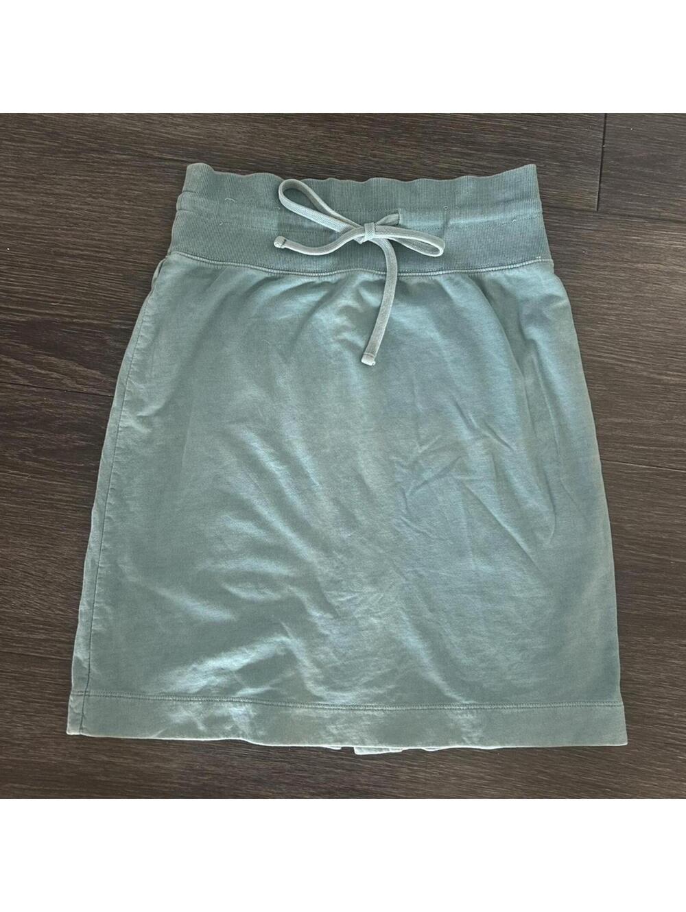 Vintage Tommy Bahama green mini skirt with bow detail.